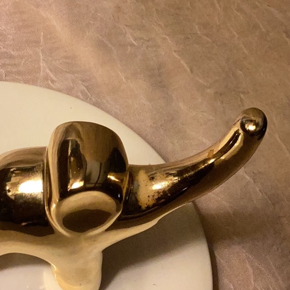 Elephant Trunk up Ring Holder gold colored on white plate- trunk missing gold - Picture 4 of 7